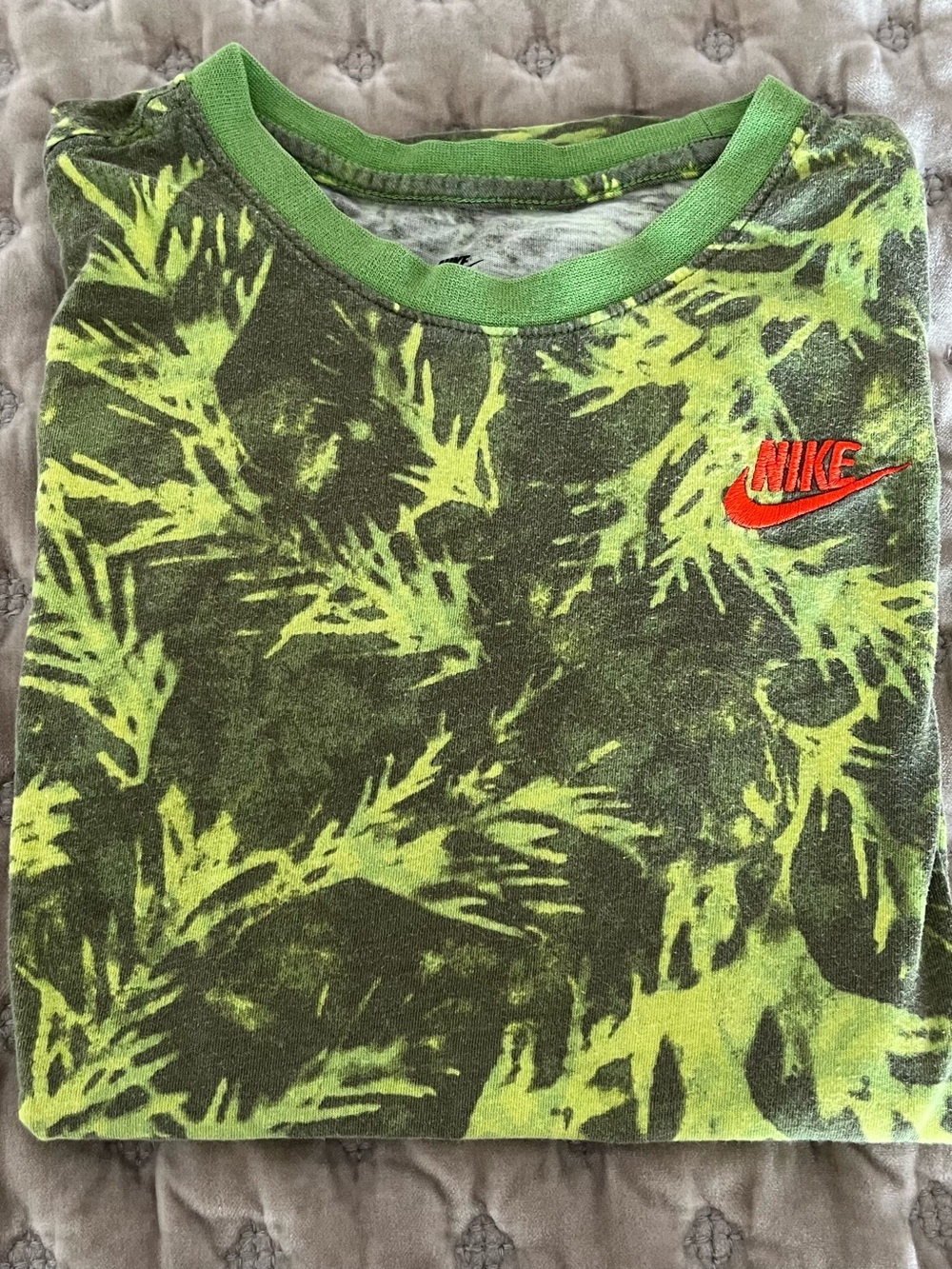 Nike Vibrant Kids T in Green Tee w/ Orange Logo